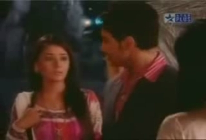 00_04_27 - sara khan