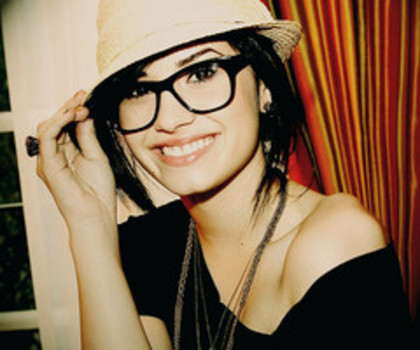 tumblr_l7kj1soIUz1qdoogoo1_1280_thumb - Demi Lovato