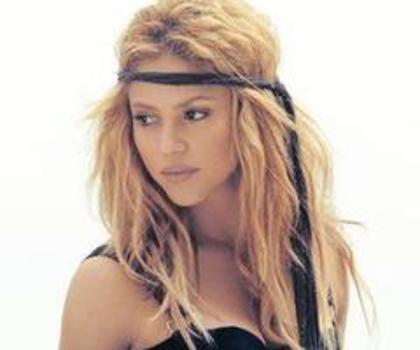 376055_200076796747800_100002364447657_419191_134766342_n_thumb - Shakira