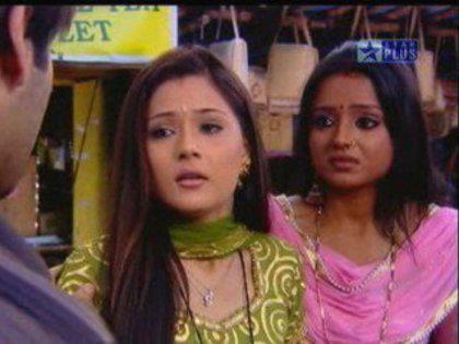 Ragini & Sadhna in Love [102]