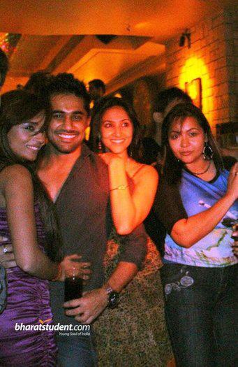 Parul Chauhan in Love [96]