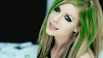 8 - 0- avril lavigne smile -0