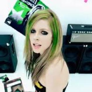 15 - 0- avril lavigne smile -0