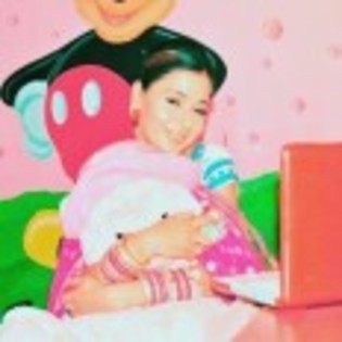 Sarah_Khan_1311432099_0[2]