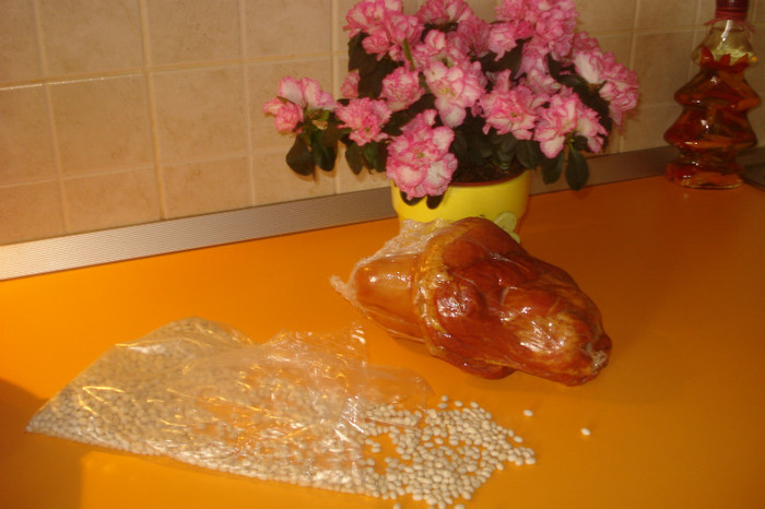 ASTAZI GATESC FASOLE CU CIOLAN!