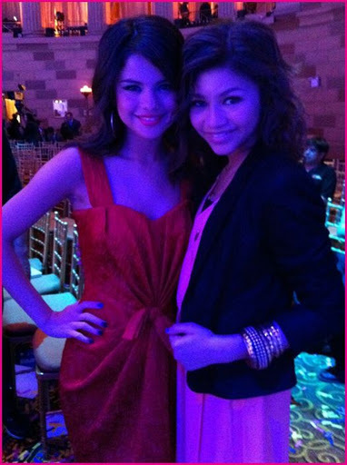 Selena-Gomez-Zendaya-Coleman - Zendaya Si Bella