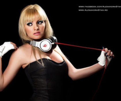 alexandra+stan-TaniaRed_Alexandra_Stan_h8305_thumb