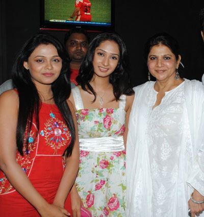 Prathana-Priya-Marathe-and-Asha-Sachdev - xxPriya Marathe-Varsha Karanjkarxx