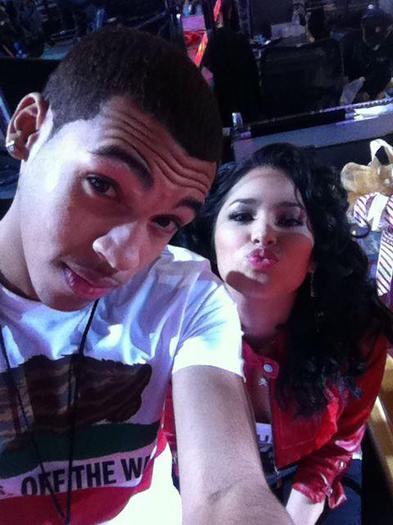 384341_213033988770778_100001925367417_477172_1178773114_n - jasmine V3