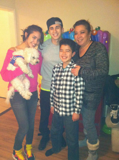 396427_251718421569001_100001925367417_566867_1004975706_n - jasmine V3