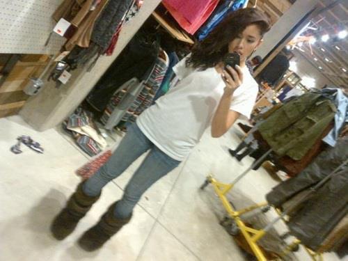 403107_246746645399512_100001925367417_556366_1754595646_n - jasmine V3