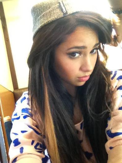 407196_240854159322094_100001925367417_544226_1018664471_n - jasmine V3
