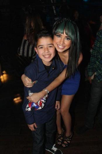 407456_246757238731786_100001925367417_556418_856164992_n - jasmine V3