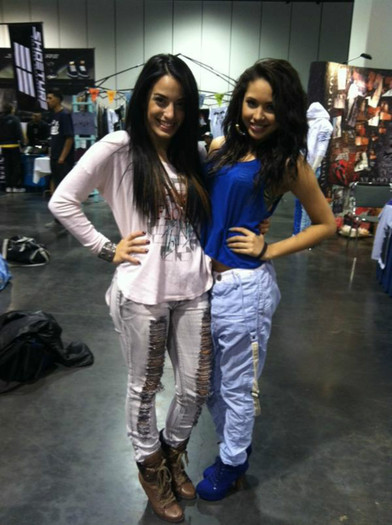 416800_267654503308726_100001925367417_602045_1853641329_n - jasmine V3