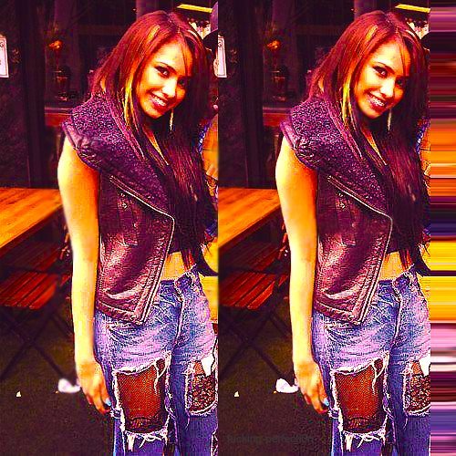 417697_205342186239288_155892724517568_375303_296170643_n - jasmine V3