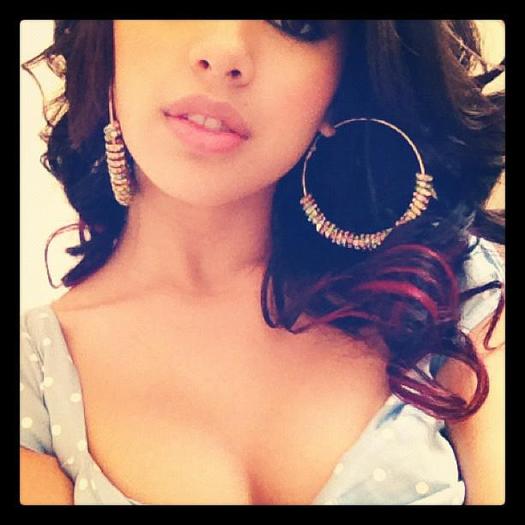 418210_267657089975134_100001925367417_602062_836240038_n - jasmine V3