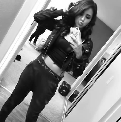 422423_275878582486318_100001925367417_623640_1110611546_n - jasmine V3