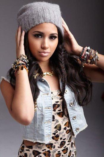 425070_186214538152053_155892724517568_328981_1757684906_n - jasmine V3