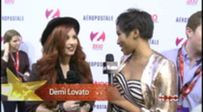 Demi - Lovato - Red - Carpet - Interview - Fuse - Jingle - Ball - 2011 (3)