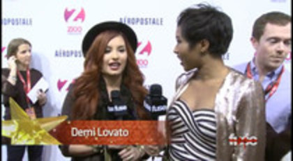 Demi - Lovato - Red - Carpet - Interview - Fuse - Jingle - Ball - 2011 (12)