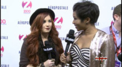 Demi - Lovato - Red - Carpet - Interview - Fuse - Jingle - Ball - 2011 (25)