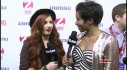 Demi - Lovato - Red - Carpet - Interview - Fuse - Jingle - Ball - 2011 (26)