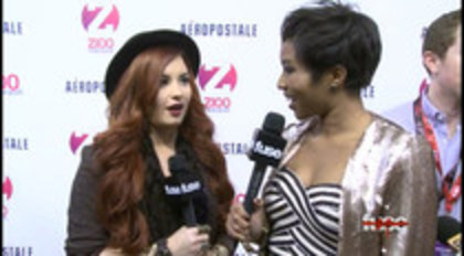 Demi - Lovato - Red - Carpet - Interview - Fuse - Jingle - Ball - 2011 (27)