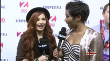 Demi - Lovato - Red - Carpet - Interview - Fuse - Jingle - Ball - 2011 (30)
