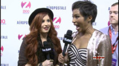 Demi - Lovato - Red - Carpet - Interview - Fuse - Jingle - Ball - 2011 (31)