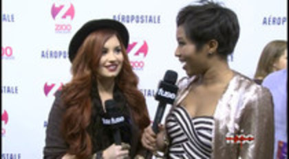 Demi - Lovato - Red - Carpet - Interview - Fuse - Jingle - Ball - 2011 (32)