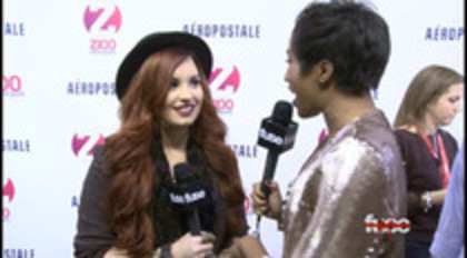 Demi - Lovato - Red - Carpet - Interview - Fuse - Jingle - Ball - 2011 (33)