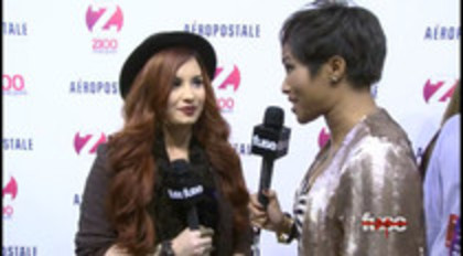 Demi - Lovato - Red - Carpet - Interview - Fuse - Jingle - Ball - 2011 (35)