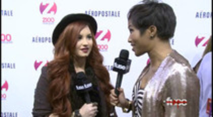Demi - Lovato - Red - Carpet - Interview - Fuse - Jingle - Ball - 2011 (36)
