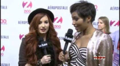 Demi - Lovato - Red - Carpet - Interview - Fuse - Jingle - Ball - 2011 (38)
