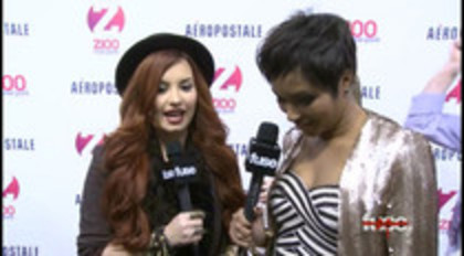 Demi - Lovato - Red - Carpet - Interview - Fuse - Jingle - Ball - 2011 (39)