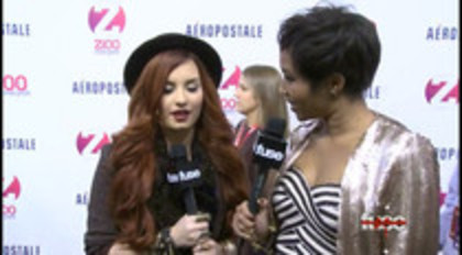 Demi - Lovato - Red - Carpet - Interview - Fuse - Jingle - Ball - 2011 (40)