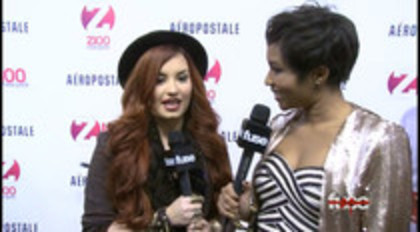 Demi - Lovato - Red - Carpet - Interview - Fuse - Jingle - Ball - 2011 (41)