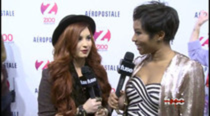 Demi - Lovato - Red - Carpet - Interview - Fuse - Jingle - Ball - 2011 (43)
