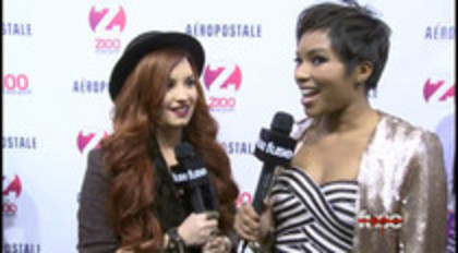 Demi - Lovato - Red - Carpet - Interview - Fuse - Jingle - Ball - 2011 (44)