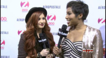 Demi - Lovato - Red - Carpet - Interview - Fuse - Jingle - Ball - 2011 (45)