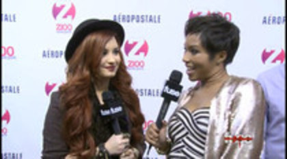 Demi - Lovato - Red - Carpet - Interview - Fuse - Jingle - Ball - 2011 (48)