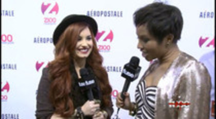 Demi - Lovato - Red - Carpet - Interview - Fuse - Jingle - Ball - 2011 (51)