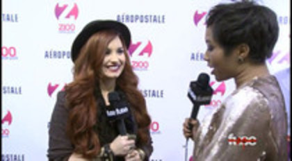 Demi - Lovato - Red - Carpet - Interview - Fuse - Jingle - Ball - 2011 (52)