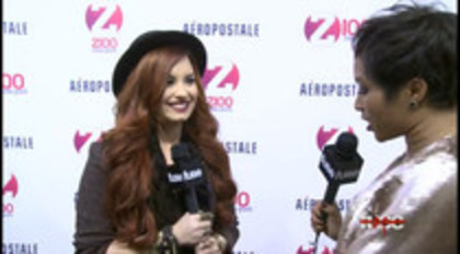 Demi - Lovato - Red - Carpet - Interview - Fuse - Jingle - Ball - 2011 (53)