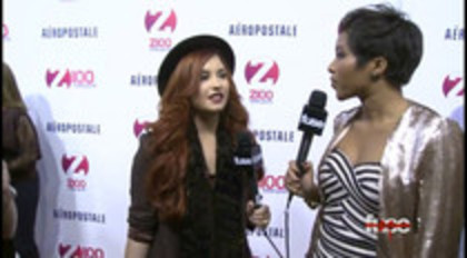 Demi - Lovato - Red - Carpet - Interview - Fuse - Jingle - Ball - 2011 (81)