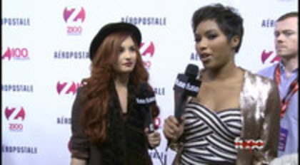 Demi - Lovato - Red - Carpet - Interview - Fuse - Jingle - Ball - 2011 (93)