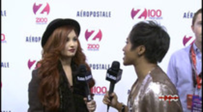 Demi - Lovato - Red - Carpet - Interview - Fuse - Jingle - Ball - 2011 (152)