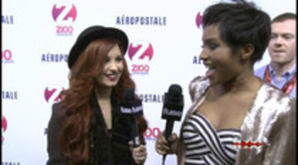 Demi - Lovato - Red - Carpet - Interview - Fuse - Jingle - Ball - 2011 (160)