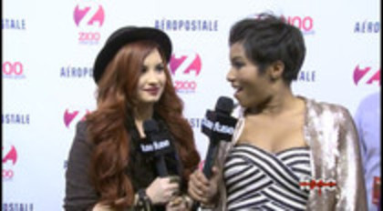 Demi - Lovato - Red - Carpet - Interview - Fuse - Jingle - Ball - 2011 (208)