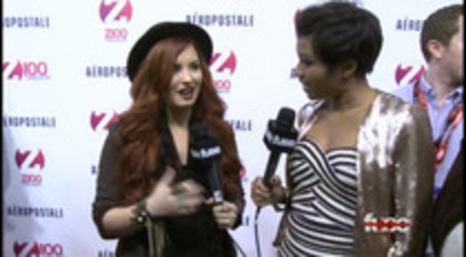 Demi - Lovato - Red - Carpet - Interview - Fuse - Jingle - Ball - 2011 (222)